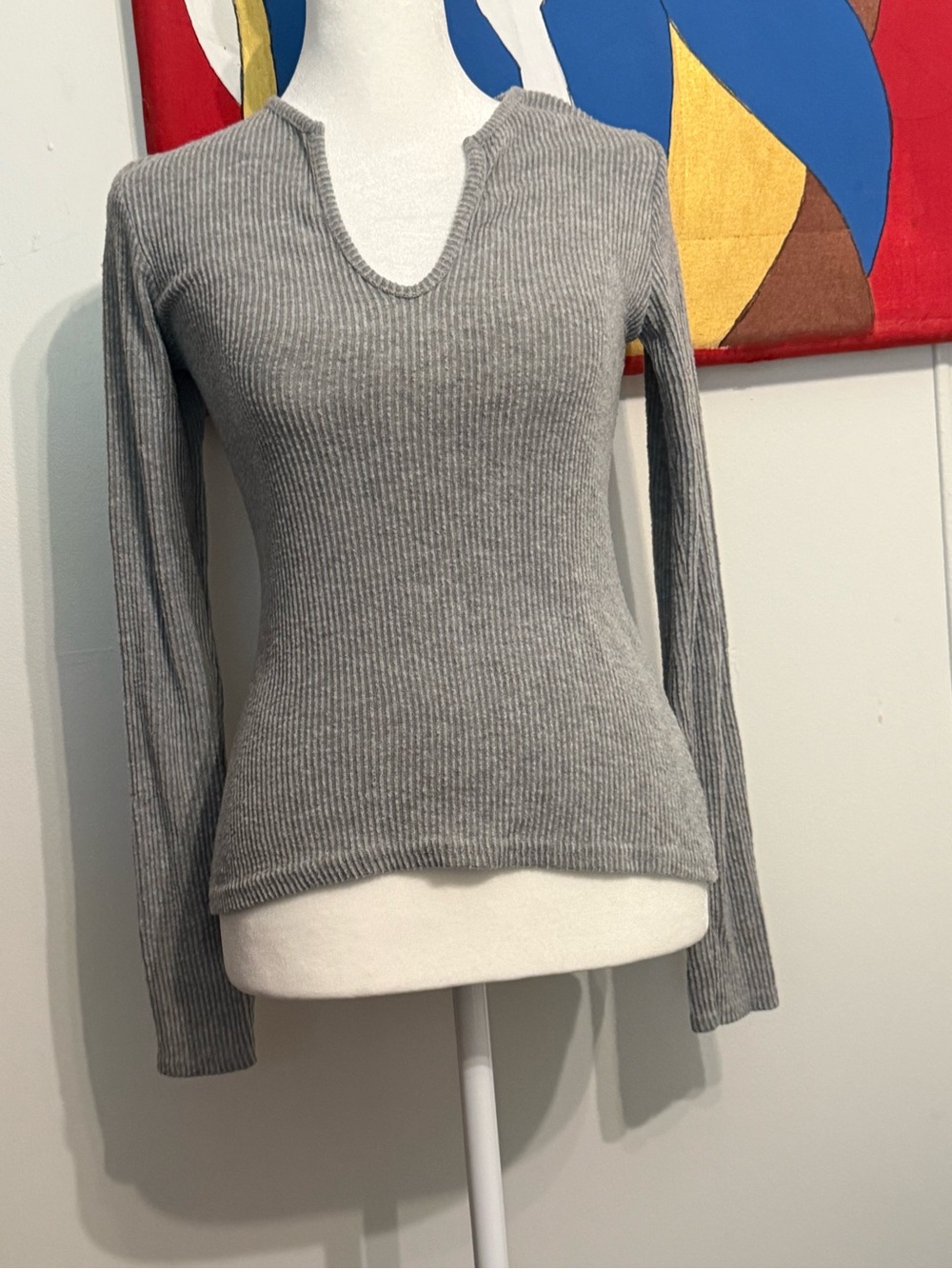 Pretty Little Thing gray v-neck sweater